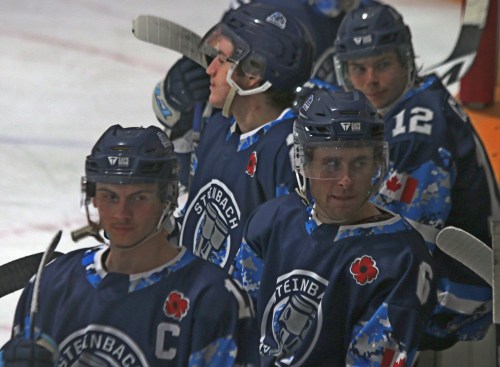 Streinbach Pistons players sit on the bench waiting for board repairs to be completed during their Remembrance Day game against Portage. Players may soon have to wear full cages as opposed to visors. (Cassidy Dankochik The Carillon)